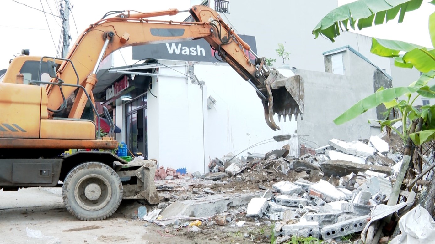 PHƯỜNG TRẦN HƯNG ĐẠO CƯỠNG CHẾ CÔNG TRÌNH VI PHẠM TRÊN ĐẤT NÔNG NGHIỆP