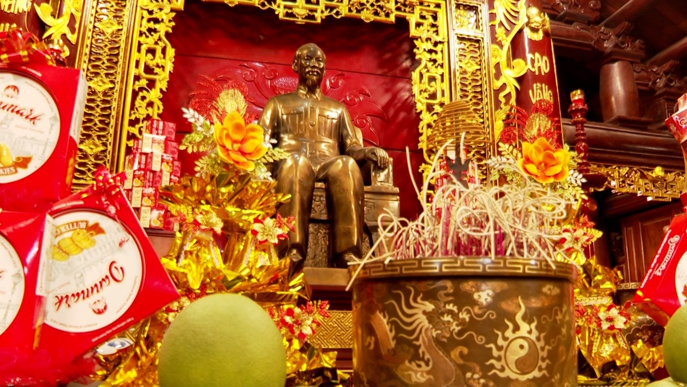 ĐOÀN CƠ QUAN ỦY BAN KIỂM TRA TỈNH ỦY DÂNG HƯƠNG TRI ÂN CÁC ANH HÙNG LIỆT SĨ